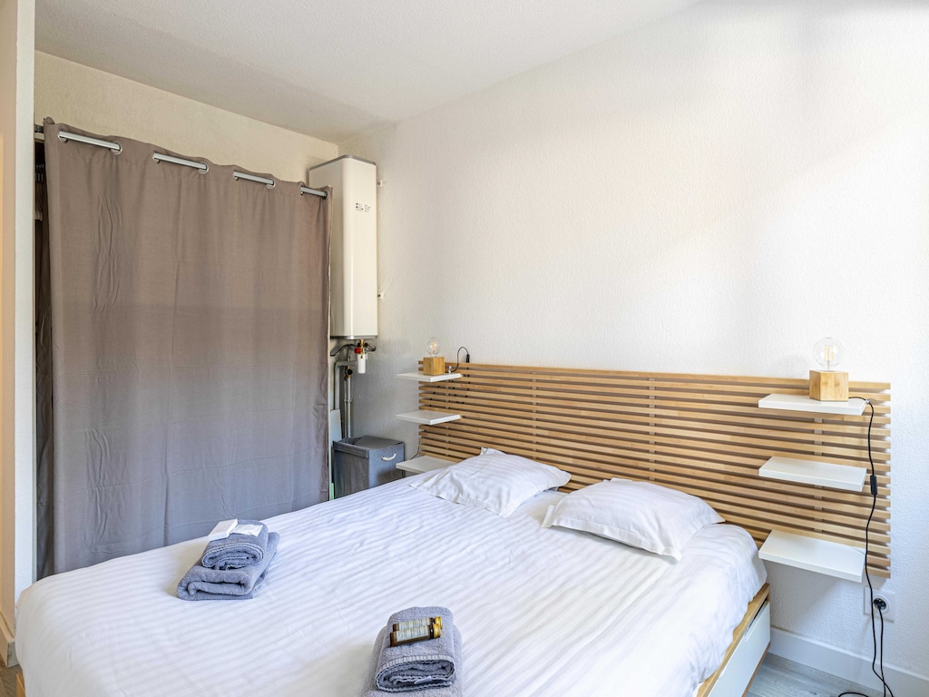 Komfort und Ruhe mit Klimaanlage, Parkplatz und Balkon