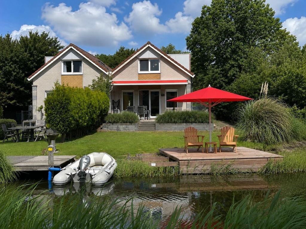 Vakantiehuis in Makkum met zwembad