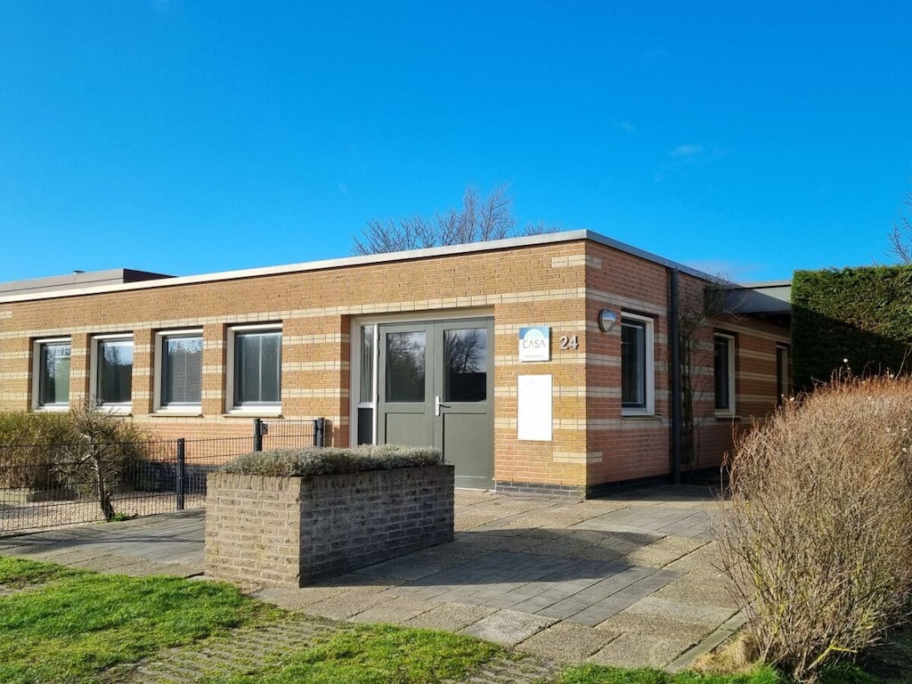 Bungalow in Den Burg met zwembad