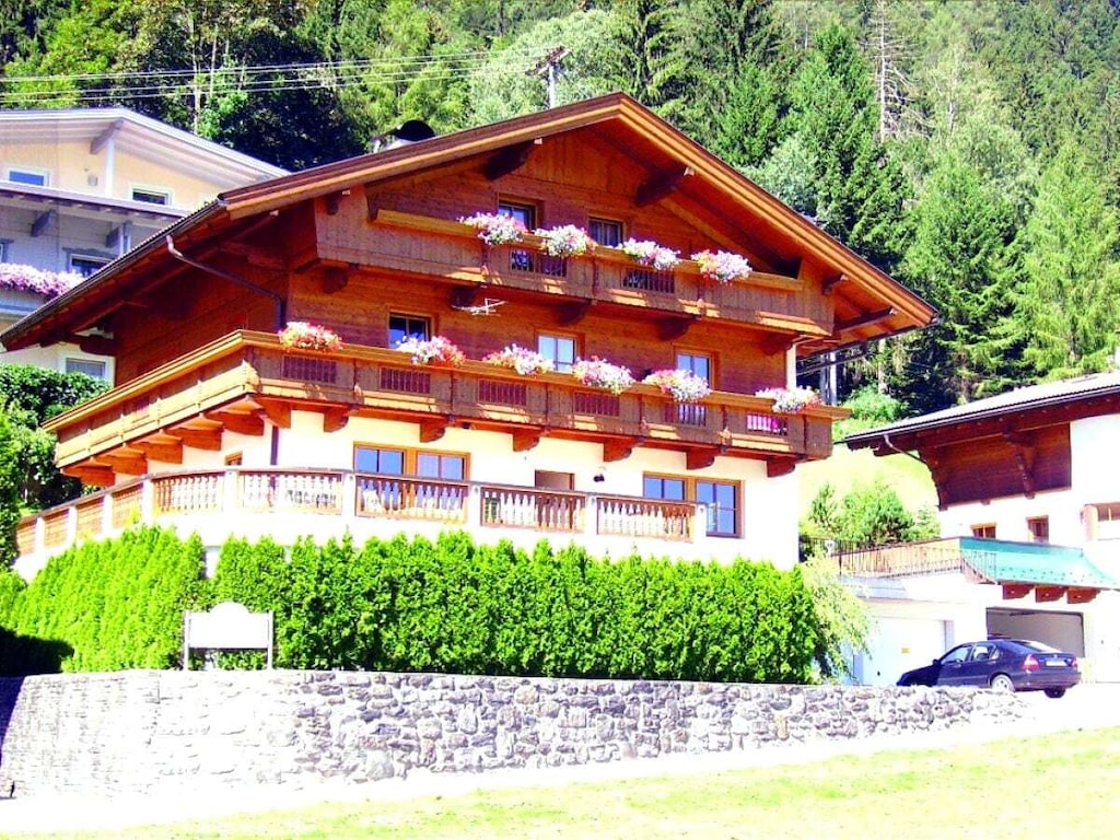 Edelweiss Appartement, Familie Wechselberger