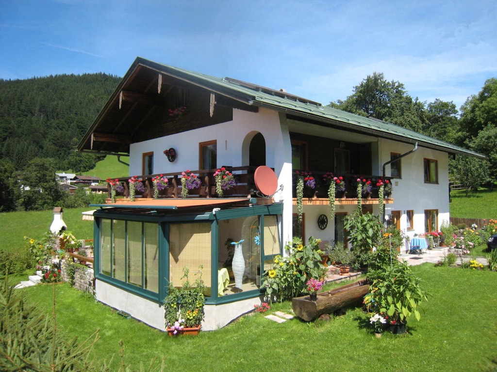 Huis met uitzicht op de bergen, appartement 2 "Untersberg"