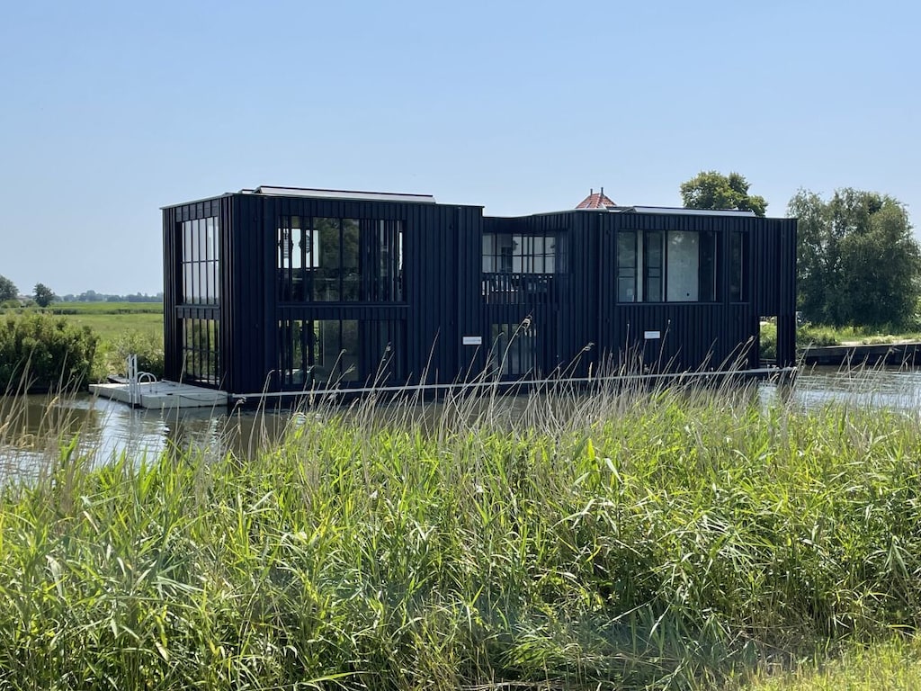 Woonboot met 3 slaapkamers