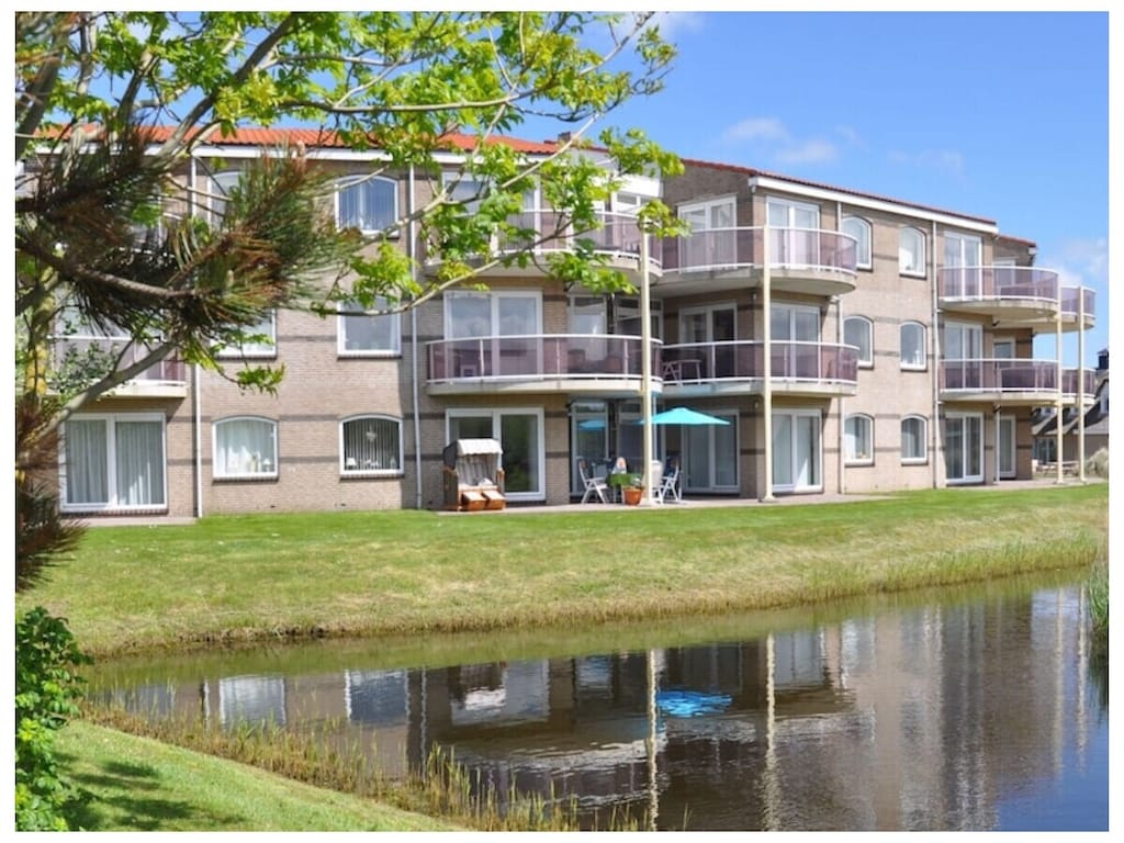 Appartement in Julianadorp met zwembad
