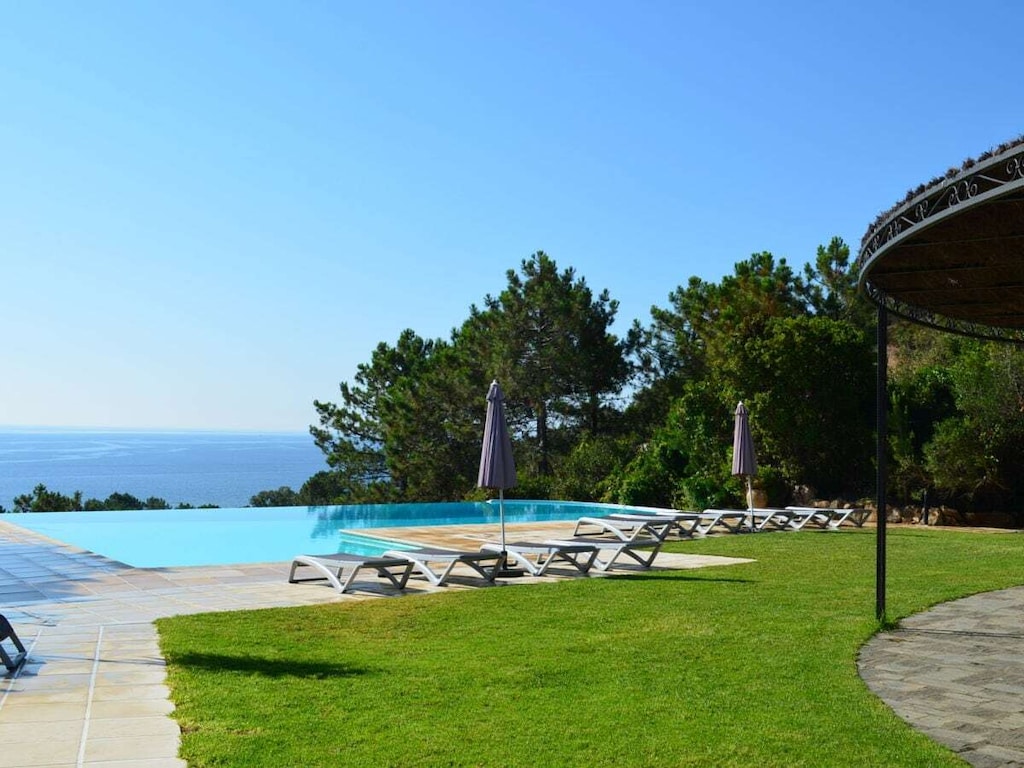 Vakantiehuis in Favone met zwembad