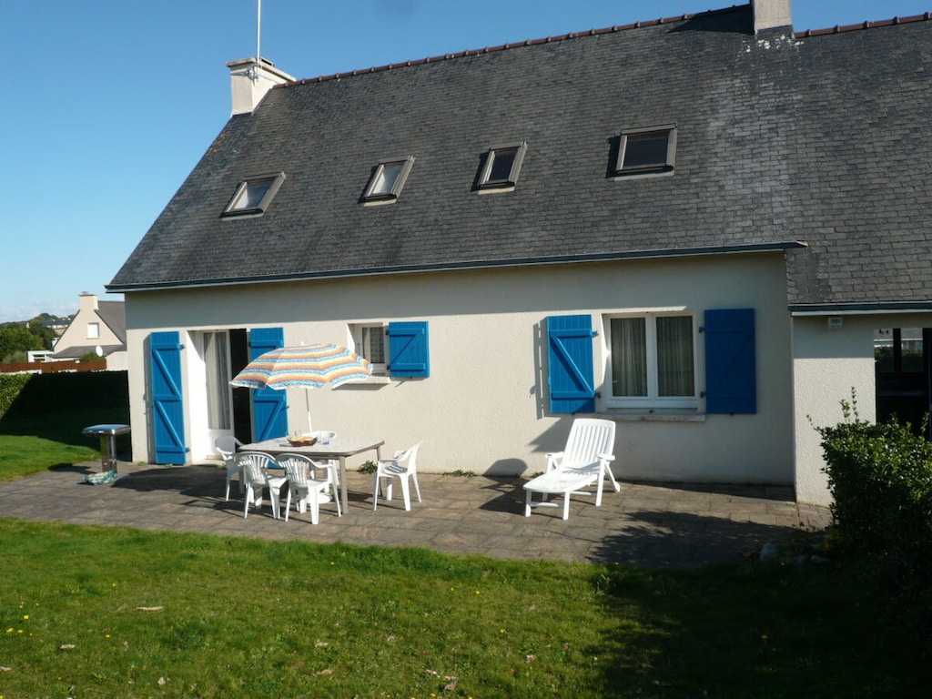 Lambezen-maison aux volets bleus