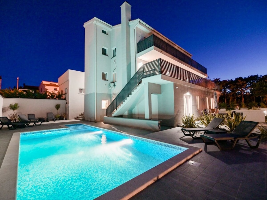 Vakantieappartement in Šilo met zwembad
