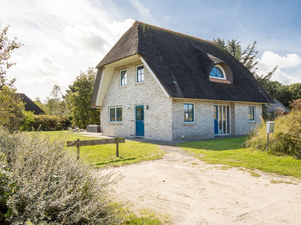 Charmante Villa in den Dünen von Ameland für 8 Personen