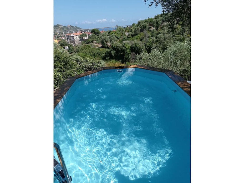 Ferienhaus in Imperia mit Schwimmbecken