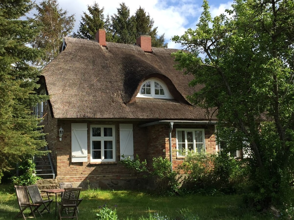 Reetdachhaus am Teich