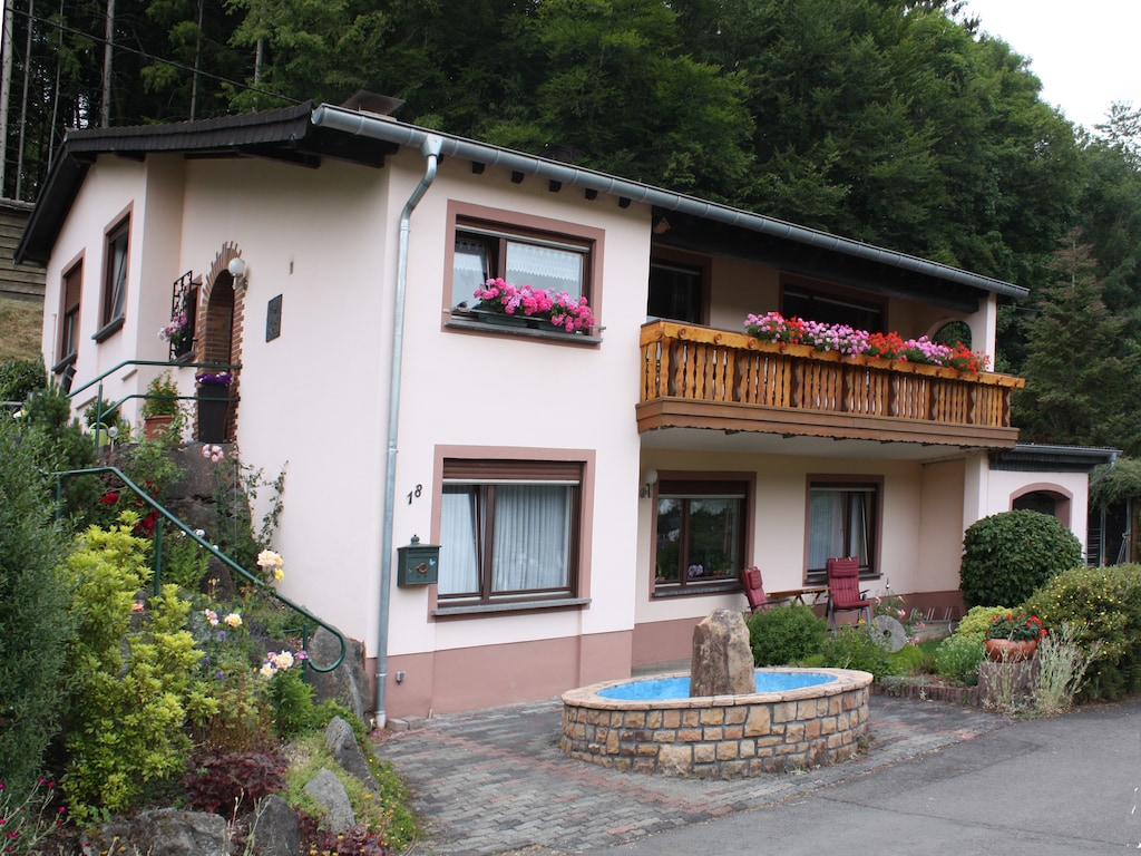 Appartement in Müllenborn met Bergzicht