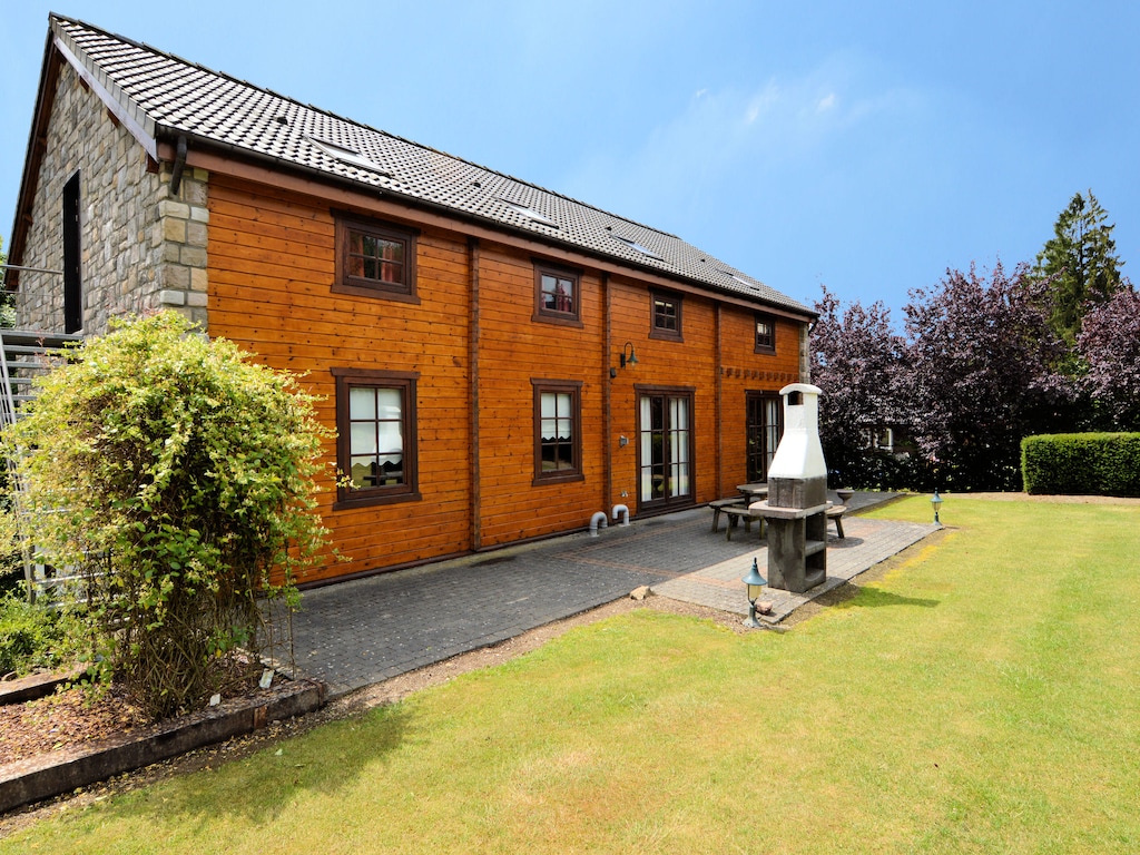 Chalet in Septon met terras