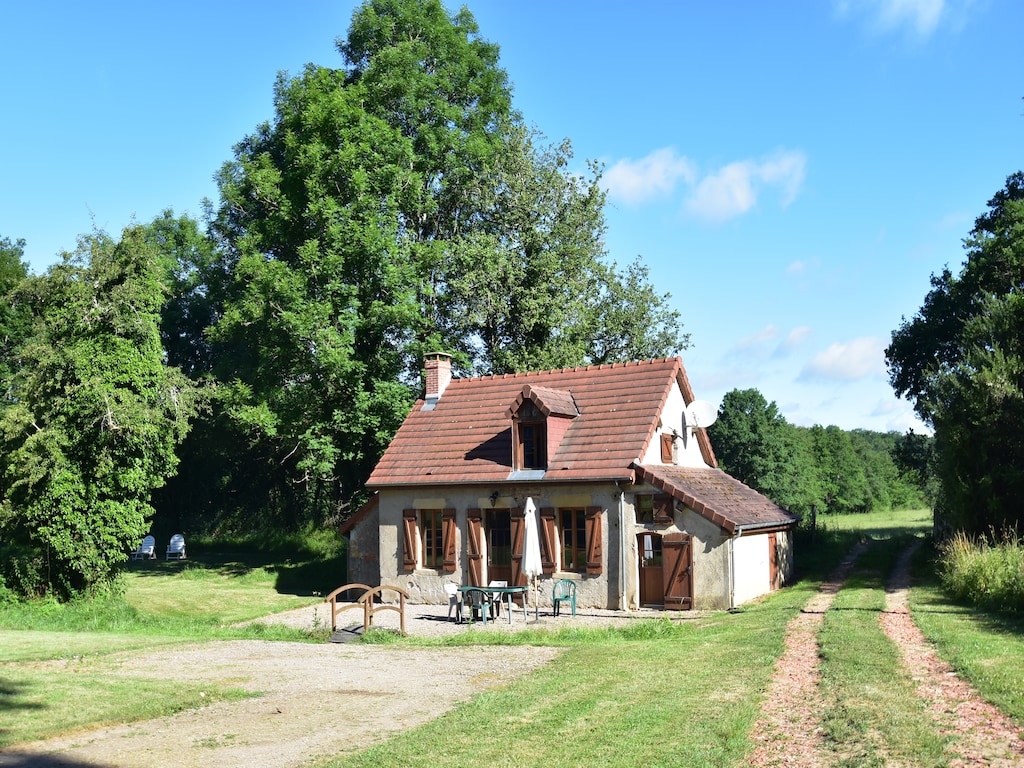 Vakantiehuis in Isenay bij meer en bos