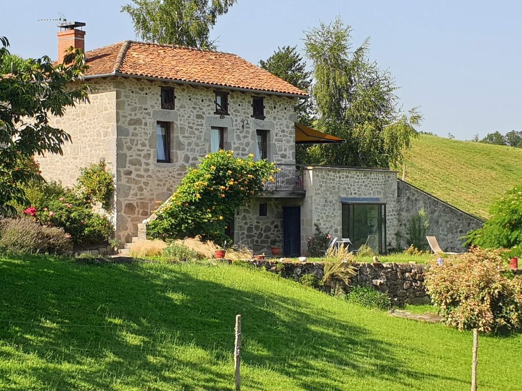 Maison auvergnate avec jacuzzi et sauna Ferienhaus in Frankreich