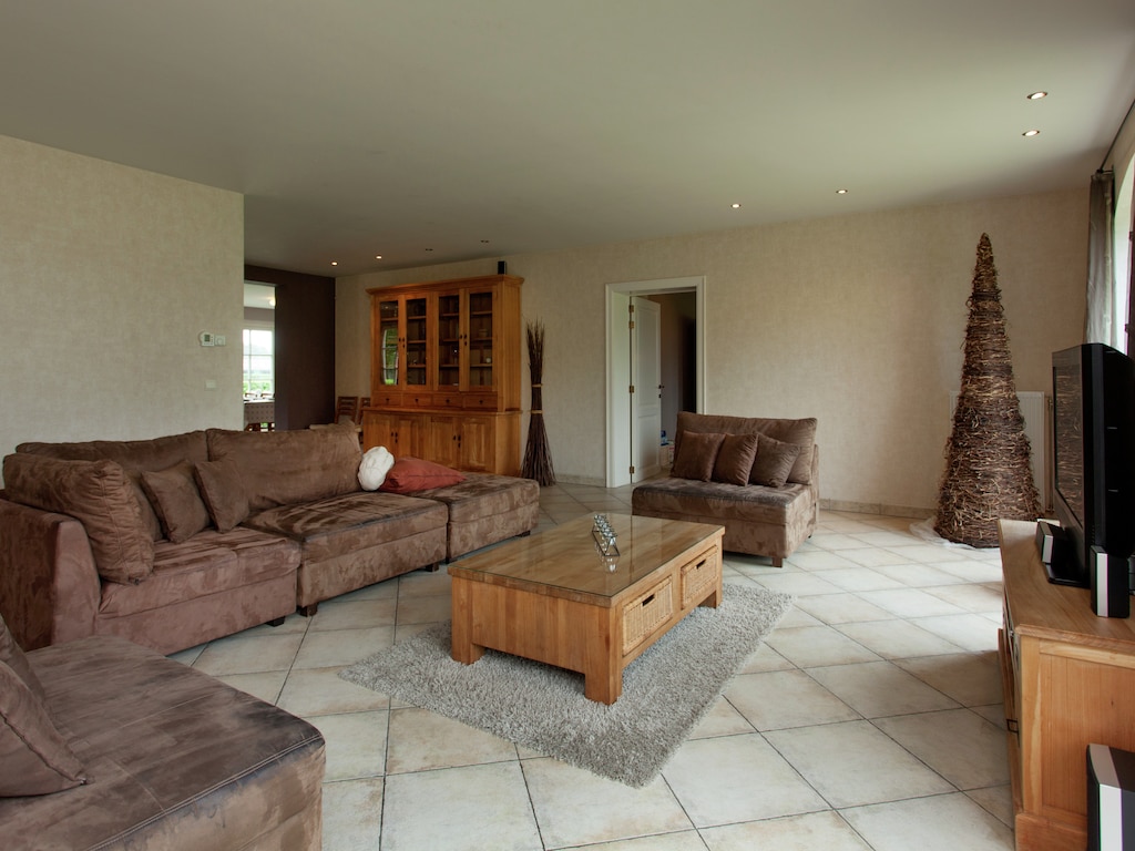 Villa in Peer met Tuin en BBQ