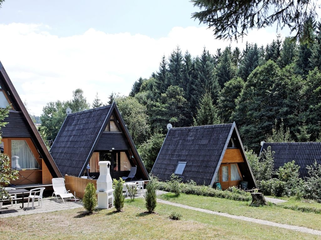 Vrijstaand vakantiehuis met terras, nabij een groot zwemmeer