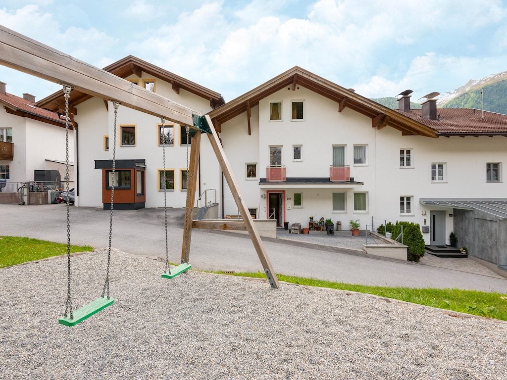 Ruime vakantiewoning in St. Anton met terras