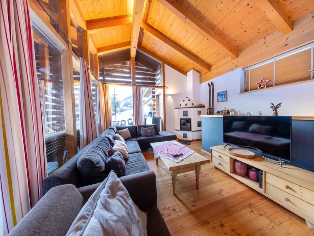 Rustikales Chalet in einem Feriendorf
