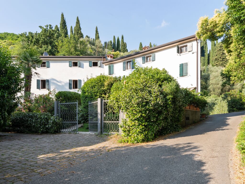 Leuke residence bij het Gardameer, aan de kant van Verona.