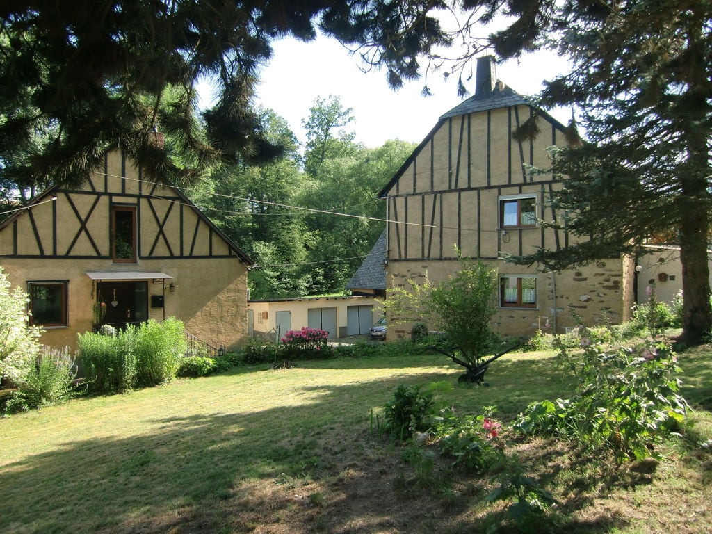 Vakantiewoning bij Kaifenheim met eigen tuin