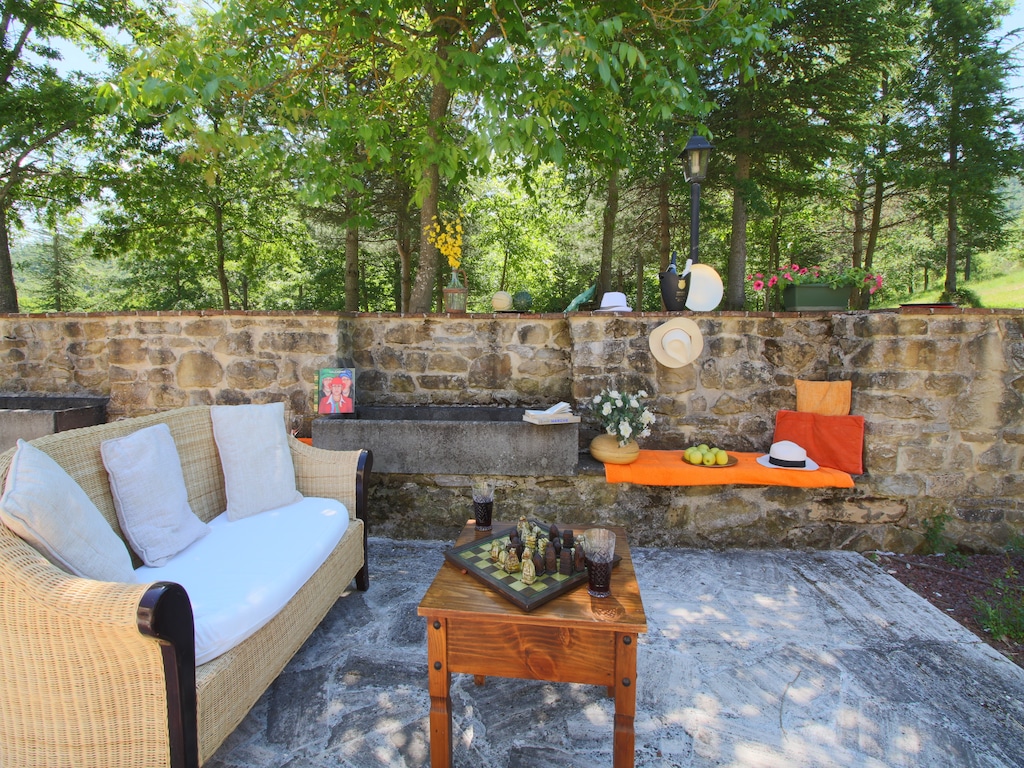 Villa ad Apecchio met bosco