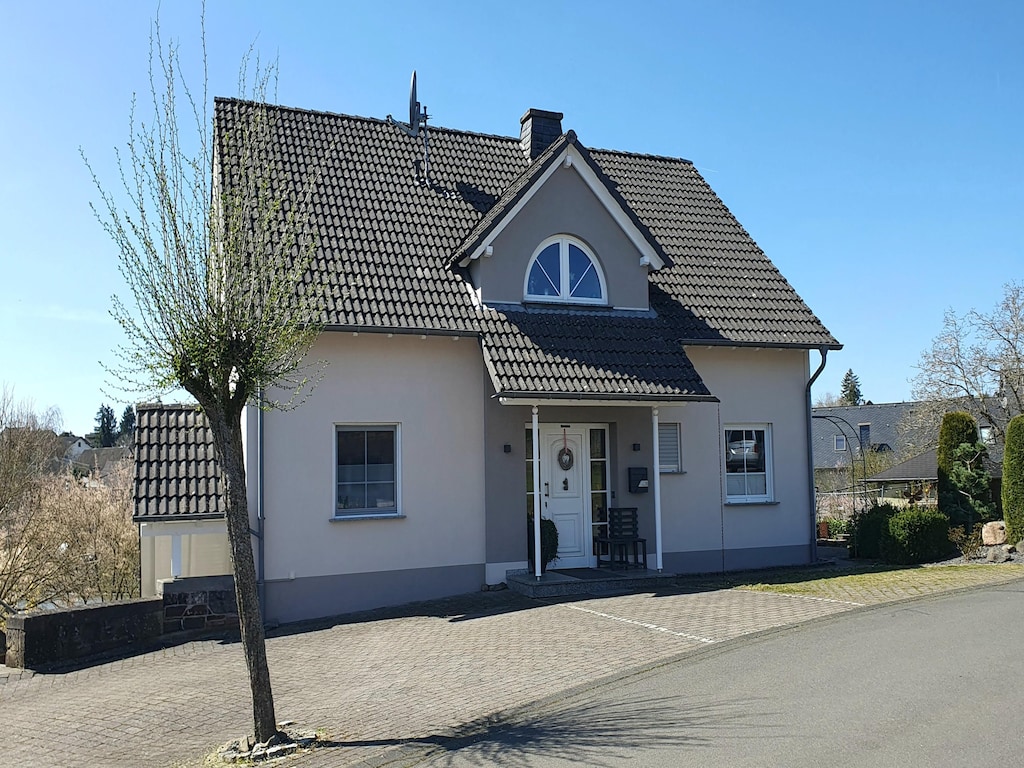 Moderne woning met tuin midden in een wildpark