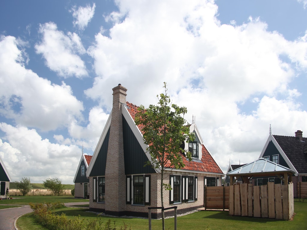 Comfortabele villa in Wieringer stijl, vlakbij de Waddenzee