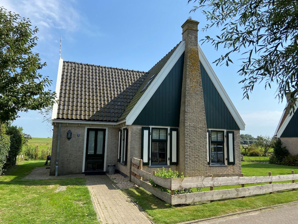 Villa in Wieringer stijl, vlakbij de Waddenzee