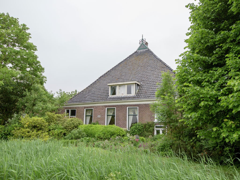 Modernes Bauernhaus in Molkwerum in der Nähe des Sees