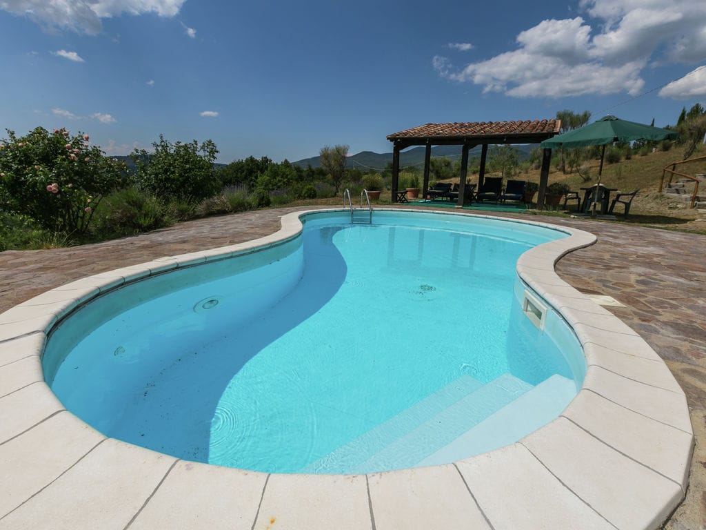 Rustieke vakantievilla met privézwembad en een mooi uitzicht