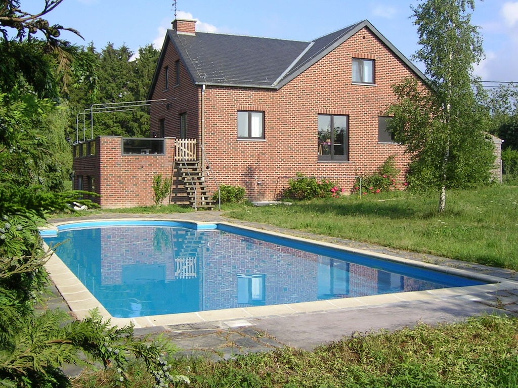 Mooi appartement in Beauraing met zwembad en sauna
