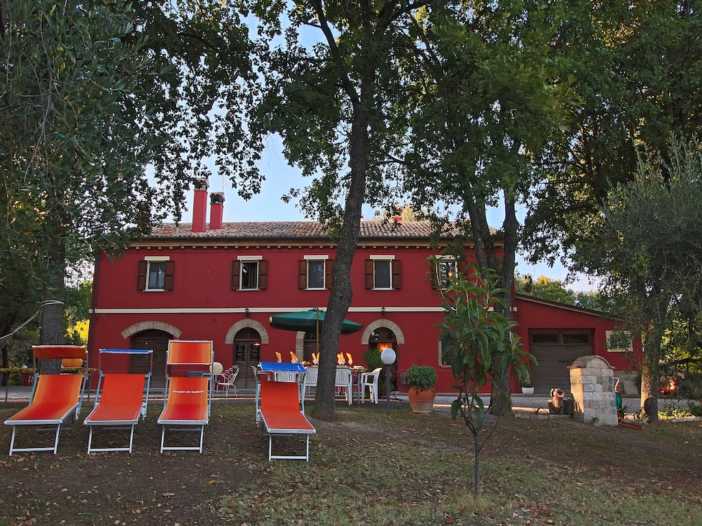 Vakantiehuis in Serrungarina vlakbij het meer
