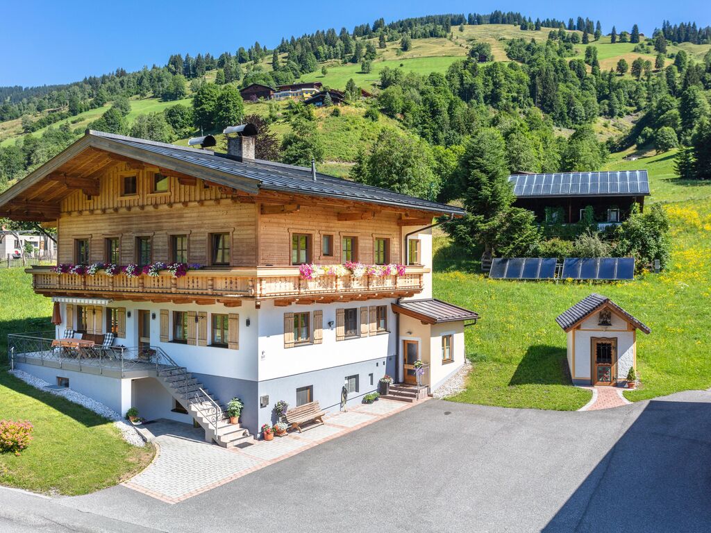 Holiday home in Saalbach near the gondola lift