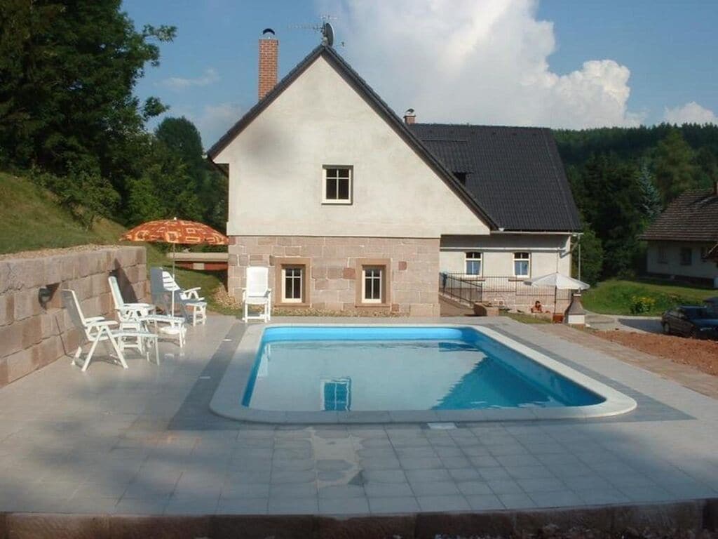 Comfortabel appartement in Vidochov met gedeeld zwembad