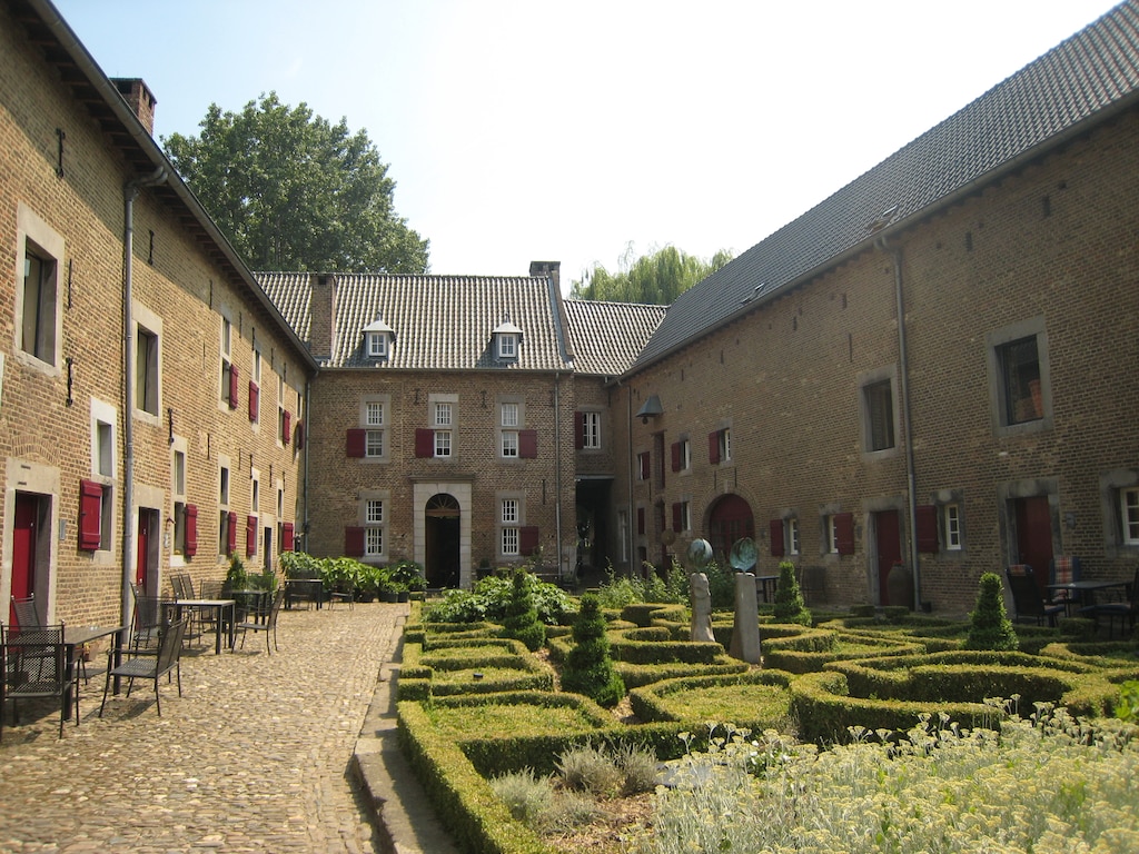 Appartement nabij centrum in Mesch