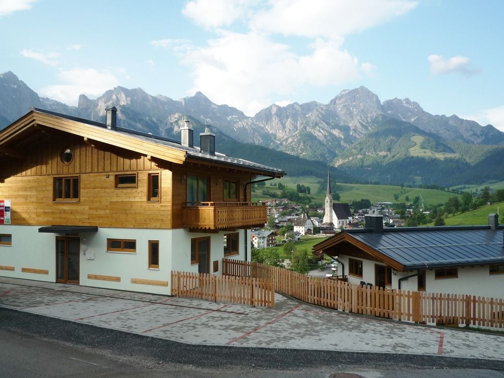 Luxe vakantiehuis in Salzburgerland met uitzicht op het dorp
