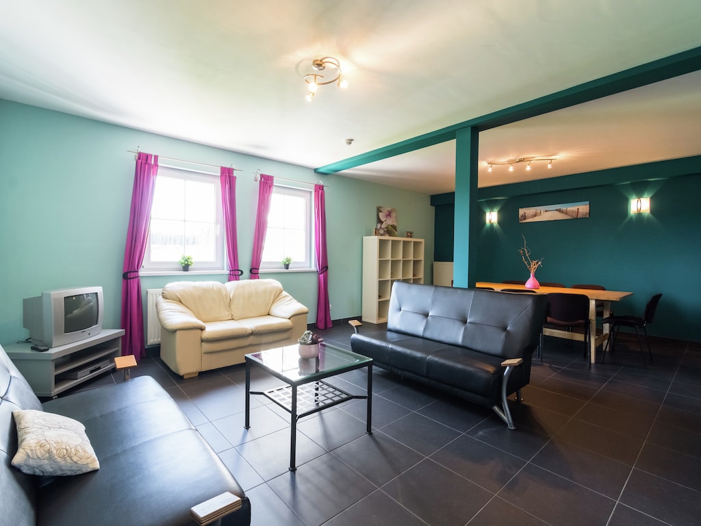 Vakantiehuis in Léglise bij bos