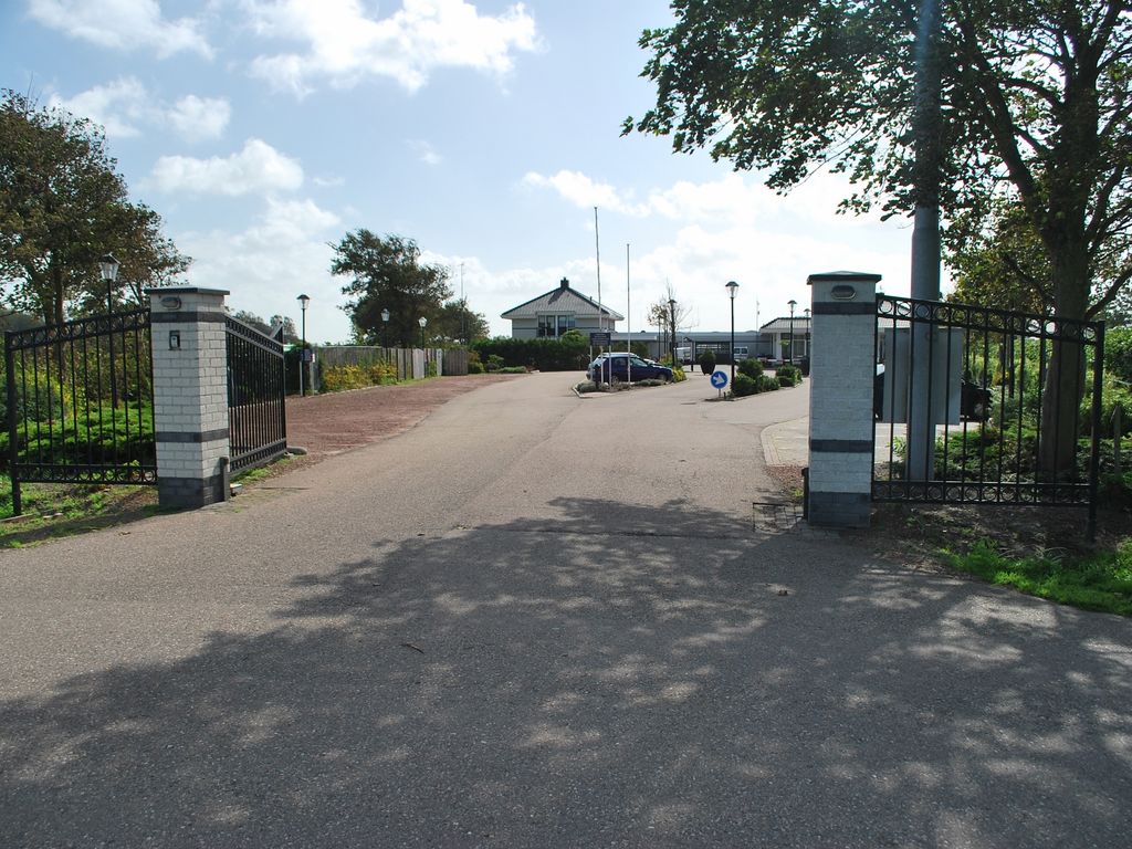 Erholungpark De Woudhoeve ist ein gemütlicher Ferienpark mit freistehenden Chalets und vielen Einrichtungen für Jung und Alt vom Schwimmbad bis zur Snackbar.

Das Restaurant is geschlossen bis 29.03..