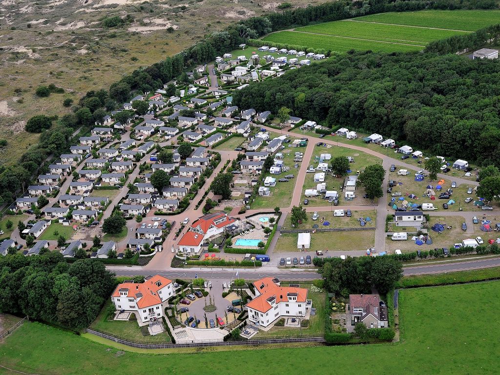 Der Erholungspark Noordwijkse Duinen liegt in den Dünen von Noordwijk in der Nähe des Strandes. Im Park befinden sich zahlreiche Einrichtungen u.a. ein beheiztes Außenschwimmbad.