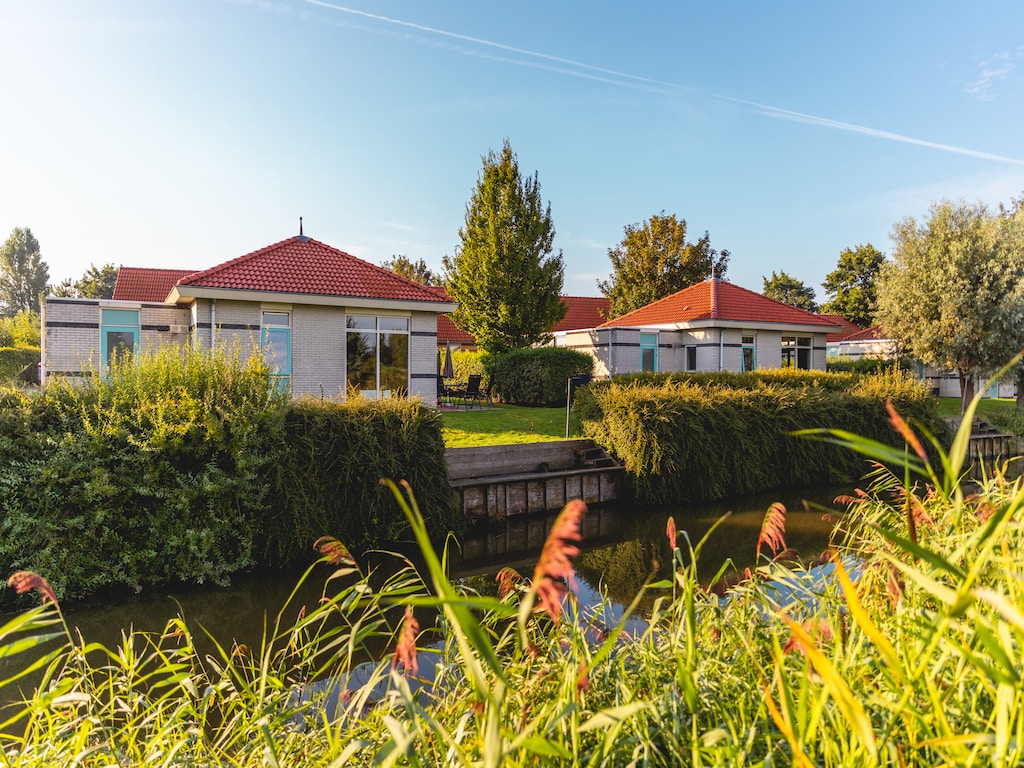 Villa in Nederland met Privé Steiger