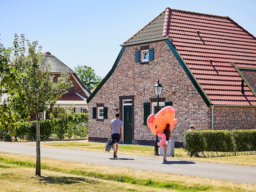 Boerderijvilla met prachtige tuin, in Limburg