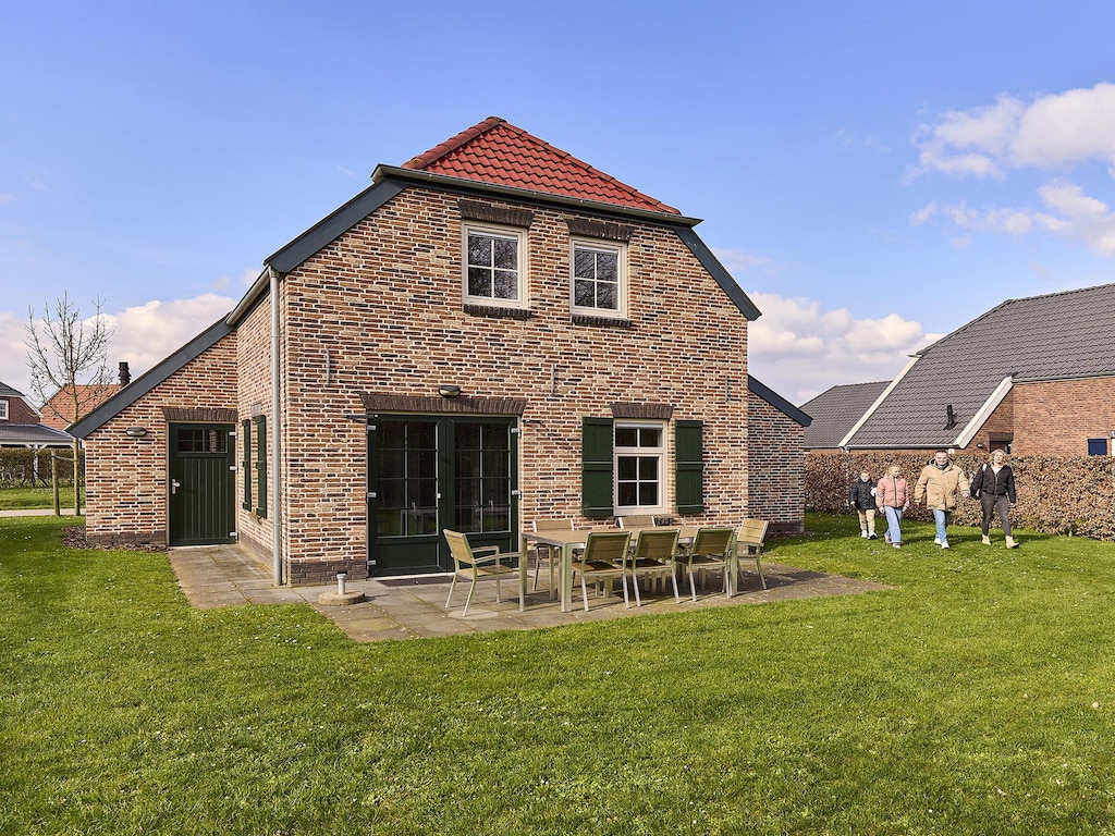 Boerderijvilla met prachtige tuin, in Limburg
