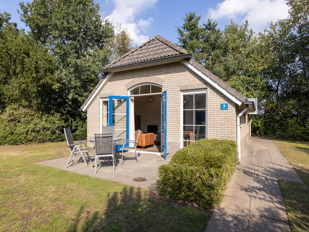 Comfortabele bungalow met combimagnetron, in groen Twente