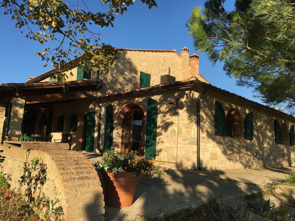 Bauernhaus in Pisan Hügel mit Pool