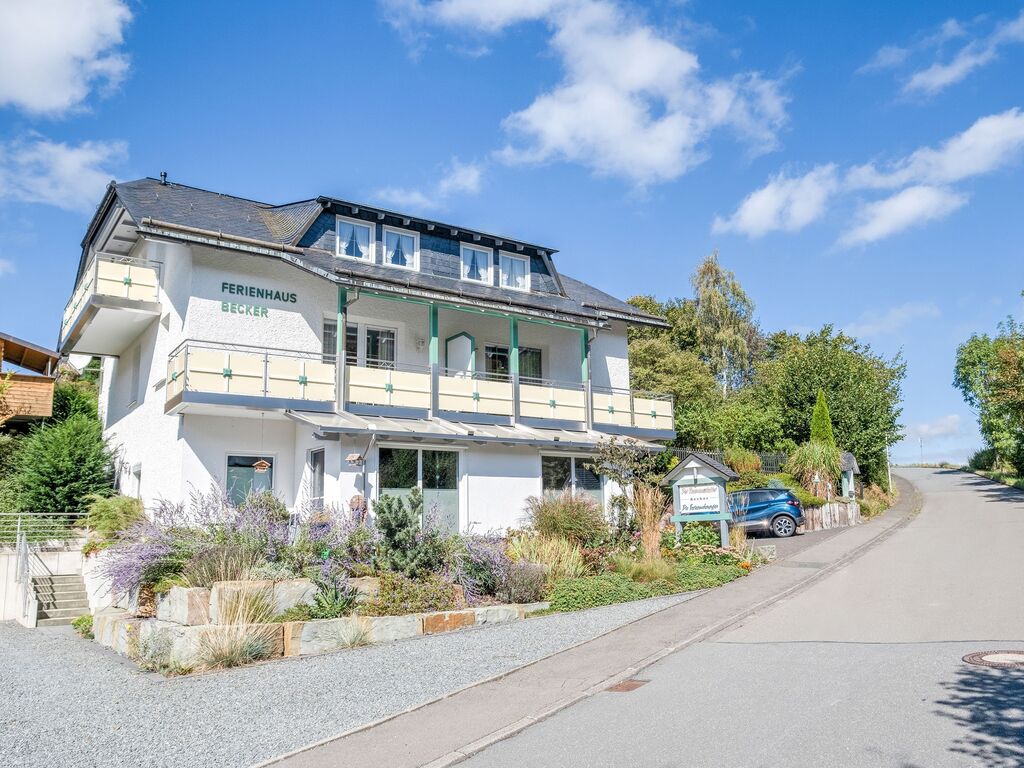 Modern appartement in Schwalefeld met een privébalkon