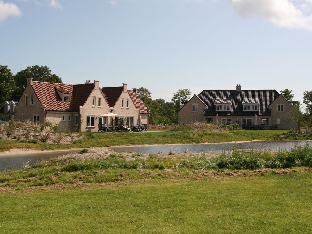 Geräumige Villa mit Deko-Kamin auf Texel