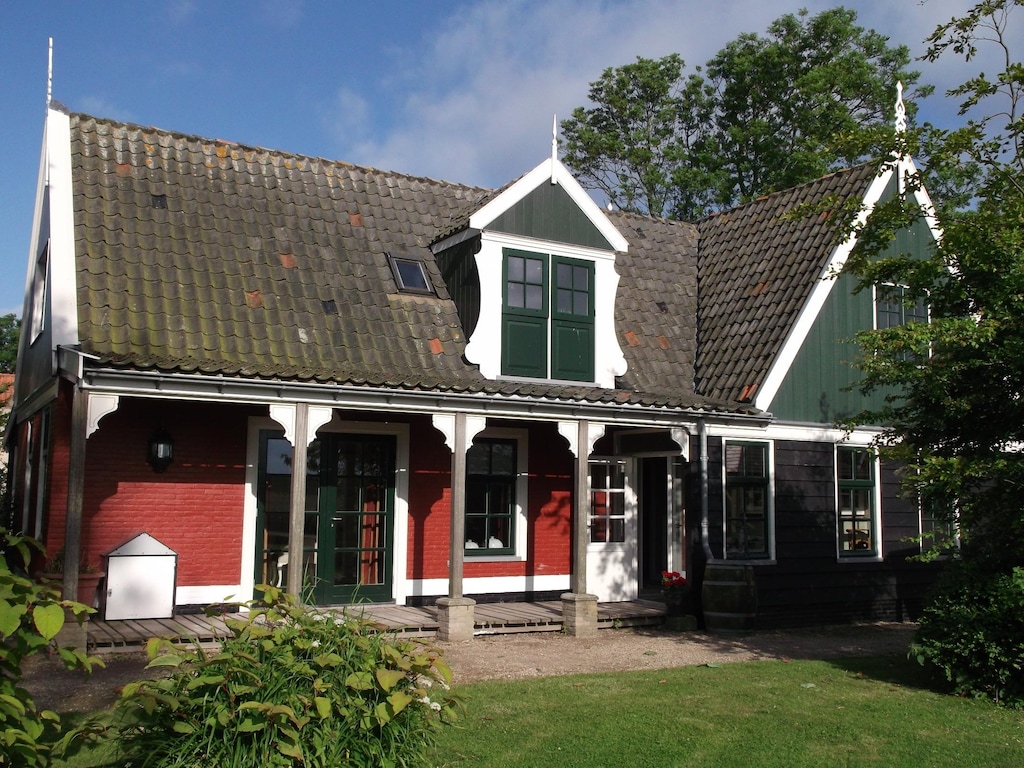 Comfortabele villa in Wieringer stijl, vlakbij de Waddenzee