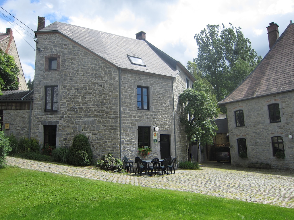 Appartement bij Bos en Wandelpaden