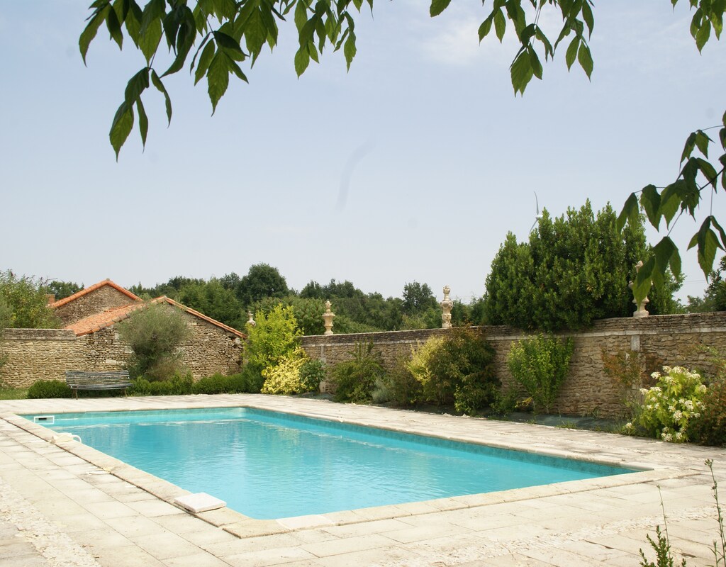 Vakantiehuis met privé zwembad in Lencloître (Frankrijk) voor 10 personen