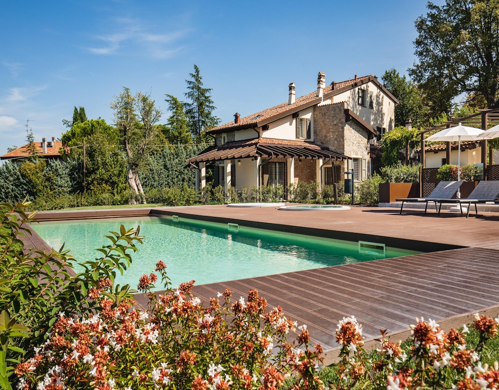 Vakantiehuis met privé zwembad in Castel San Pietro Terme (Italië) voor 12 personen