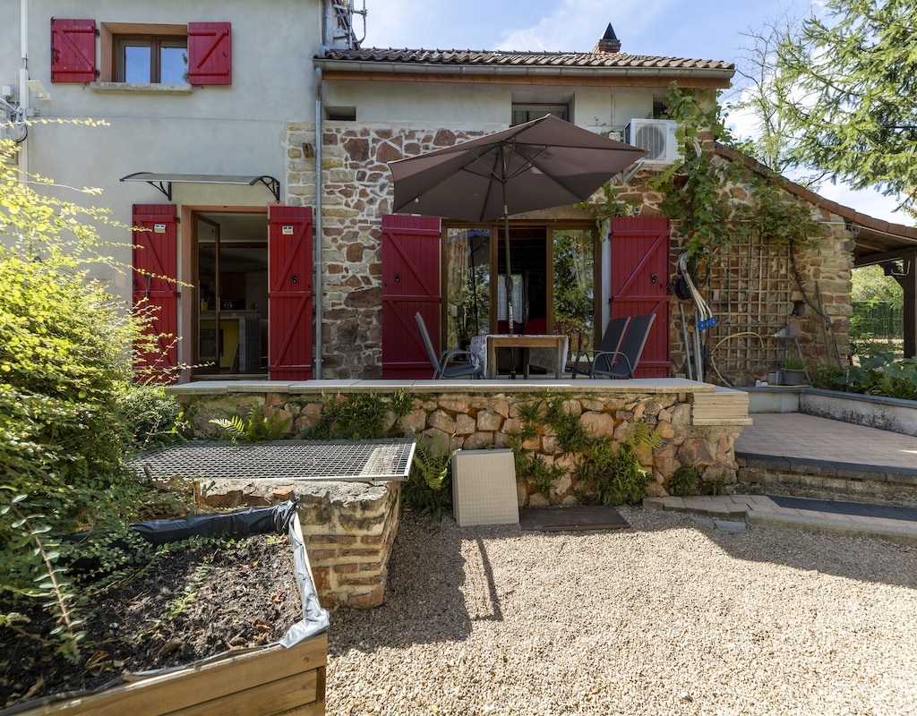 Vakantiehuis met privé zwembad in ROUY (Frankrijk) voor 6 personen